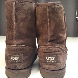UGG classic short 5825 chocolate size W7